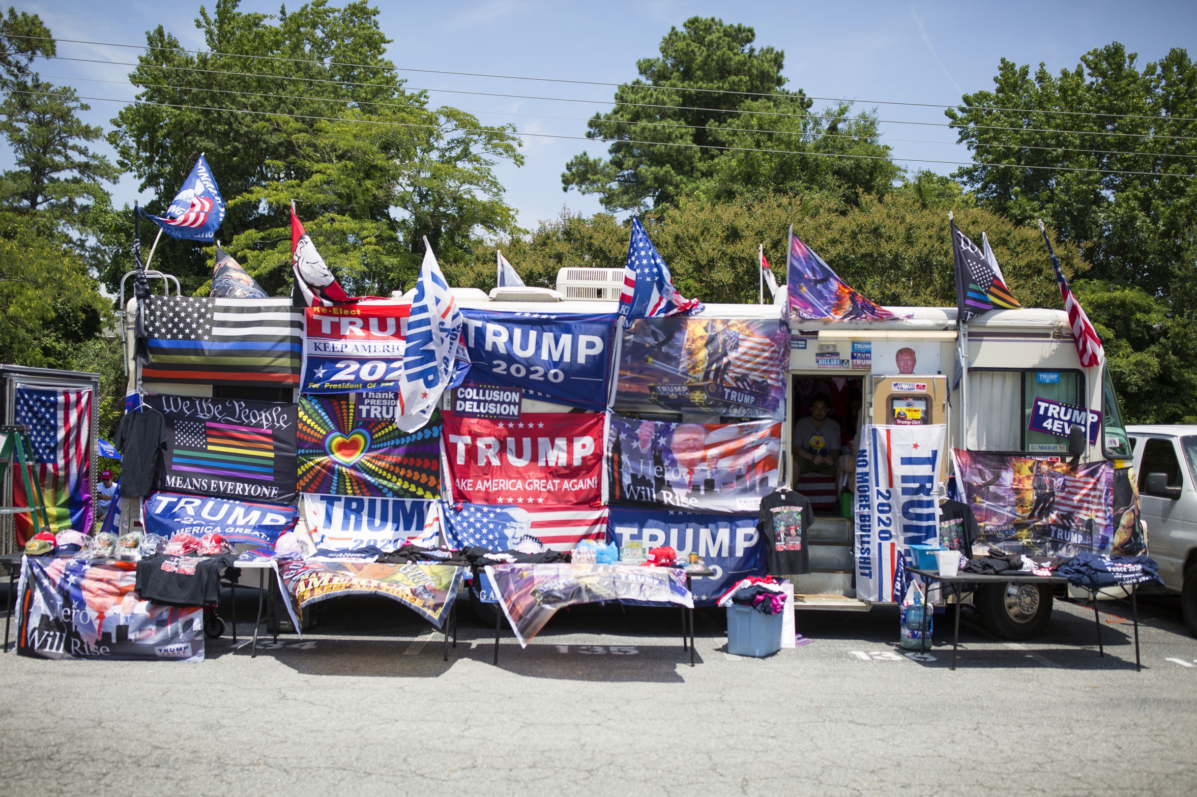 High Quality Trump signs Blank Meme Template