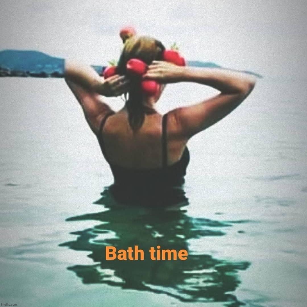 That’s not where u take a bath Kylie, ur fans are stupid | image tagged in kylie bath time | made w/ Imgflip meme maker