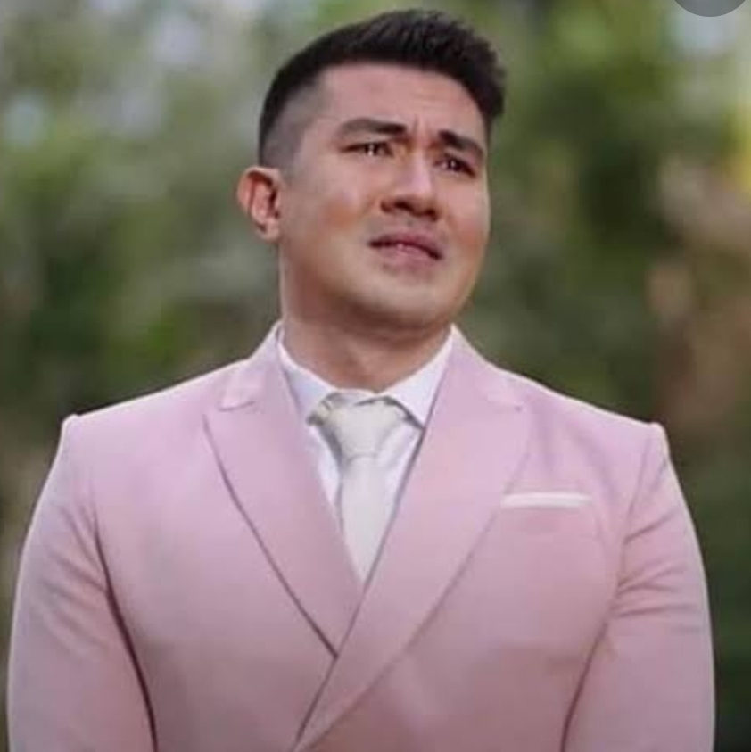 High Quality Luis Manzano Crying V2 Blank Meme Template