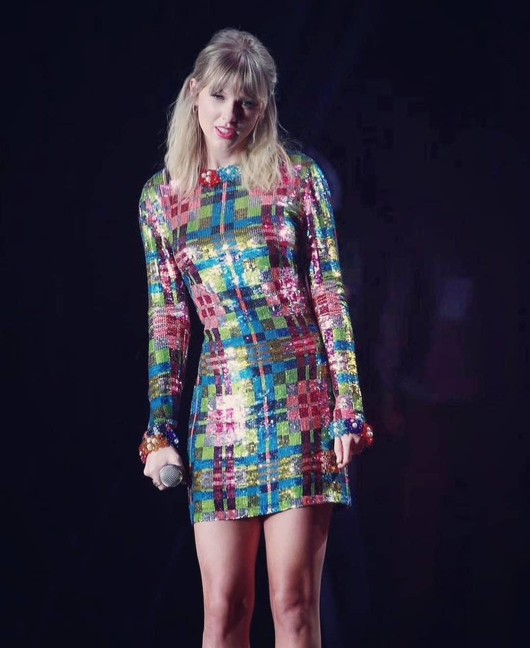 Taylor Swift dress Blank Meme Template