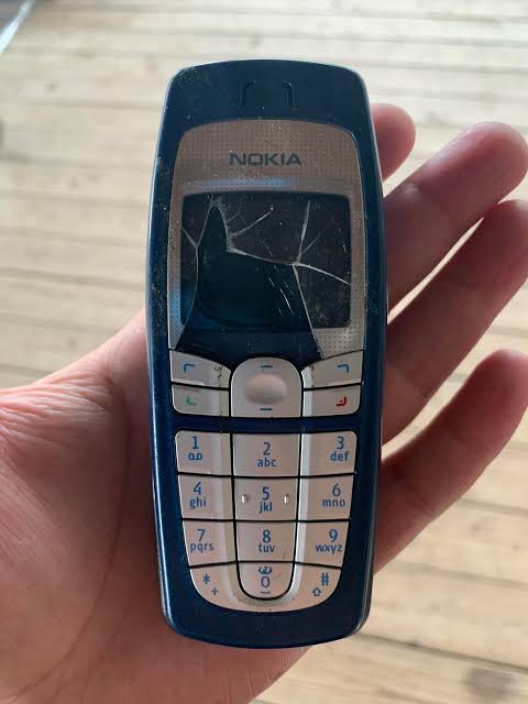 Broken Nokia Mobile Blank Meme Template