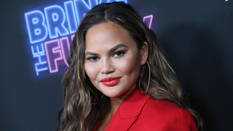 Chrissy Teigen Blank Meme Template