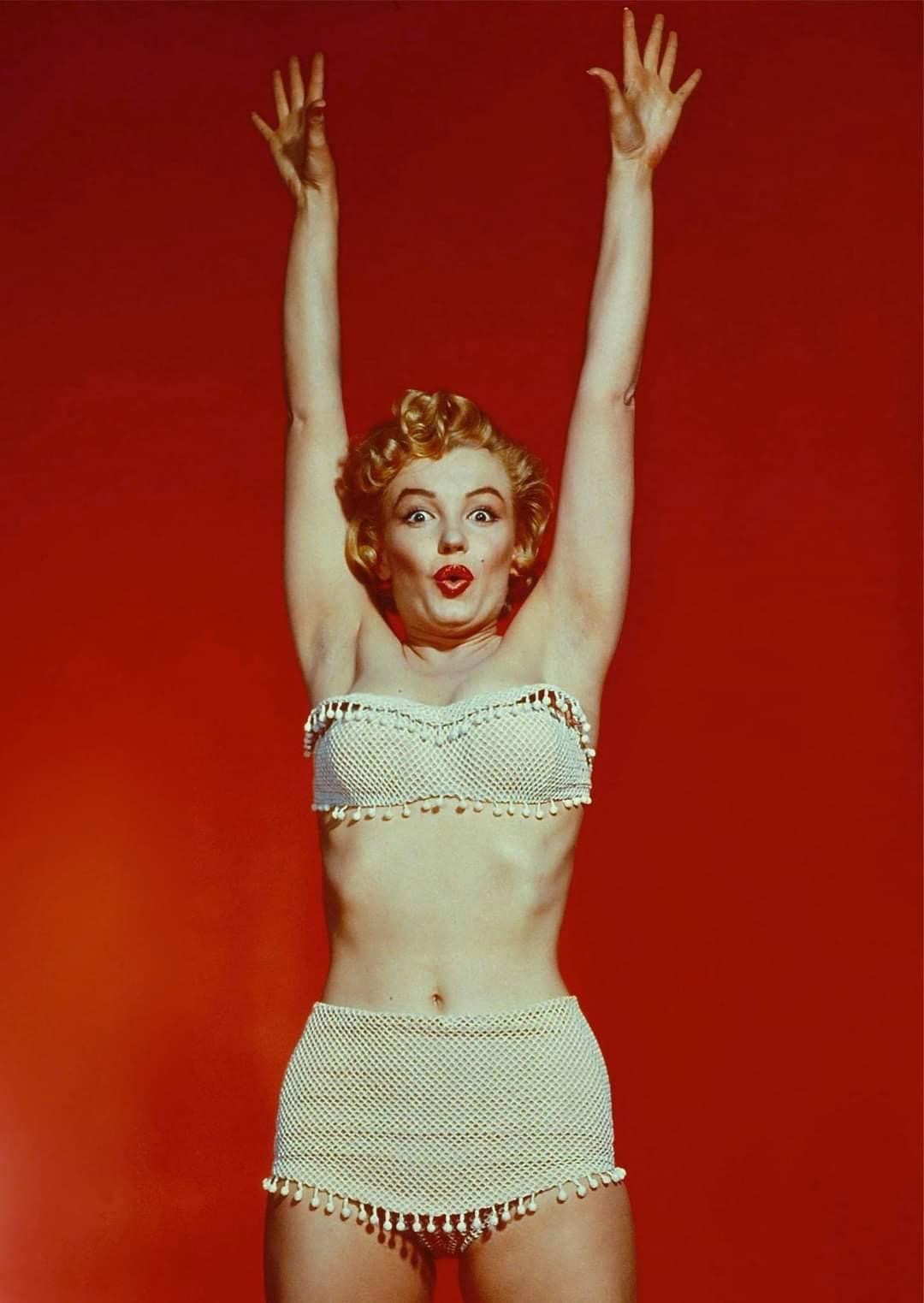 Marilyn Monroe red Blank Meme Template