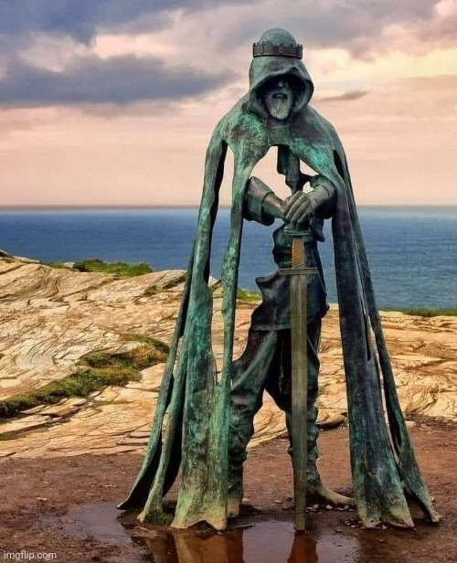 Statue of King Arthur - Cornwall | image tagged in king arthur,statue,castle,beautiful,art | made w/ Imgflip meme maker