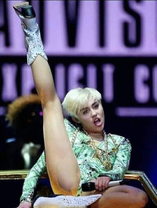 High Quality Miley Cyrus loves Bean Soup Blank Meme Template
