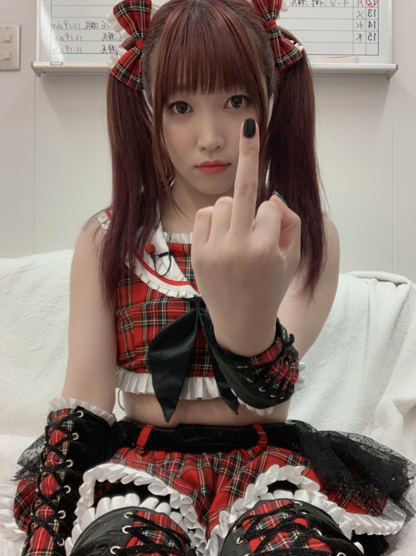 High Quality Maki Itoh middle finger Blank Meme Template