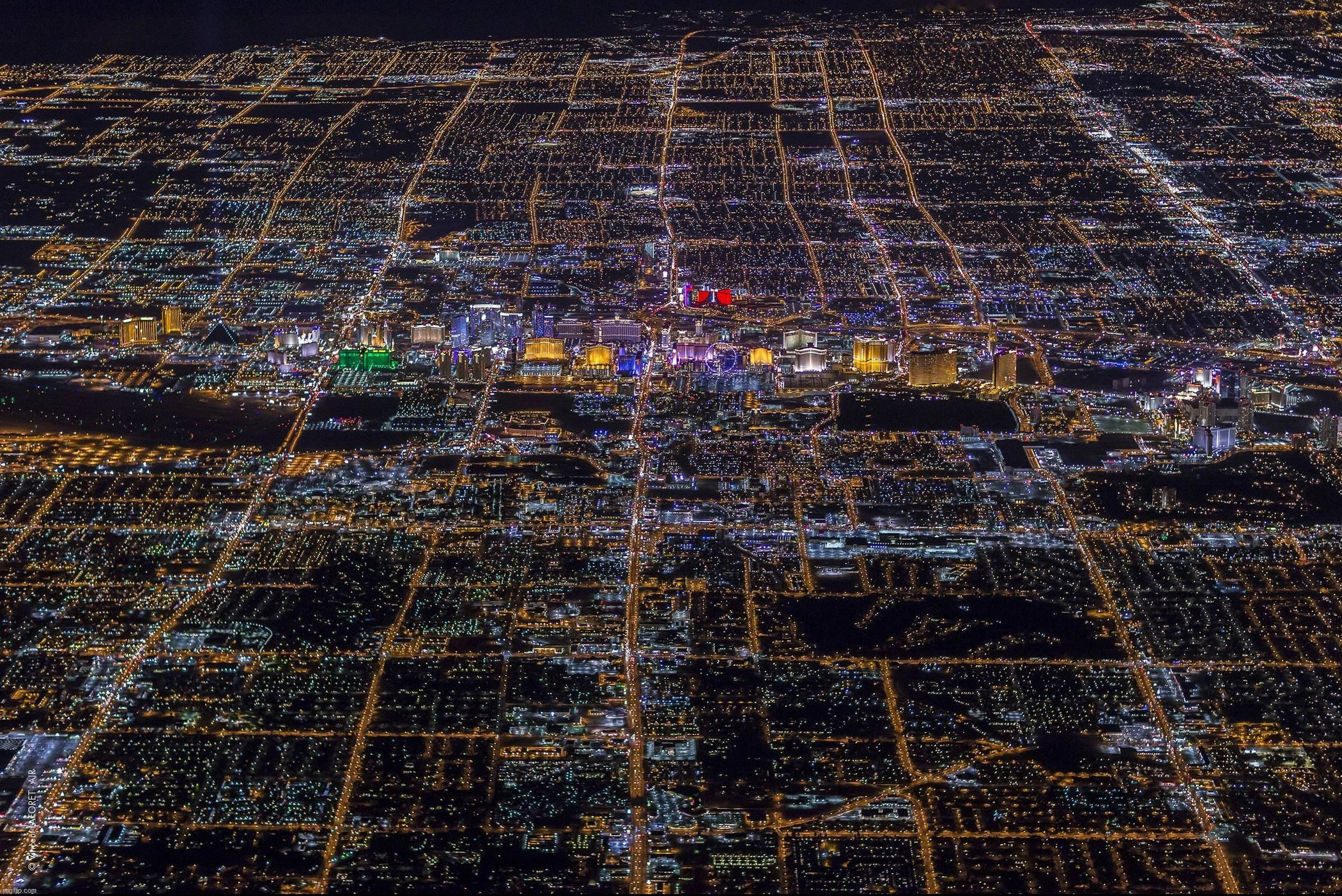 Las Vegas at night | image tagged in awesome | made w/ Imgflip meme maker
