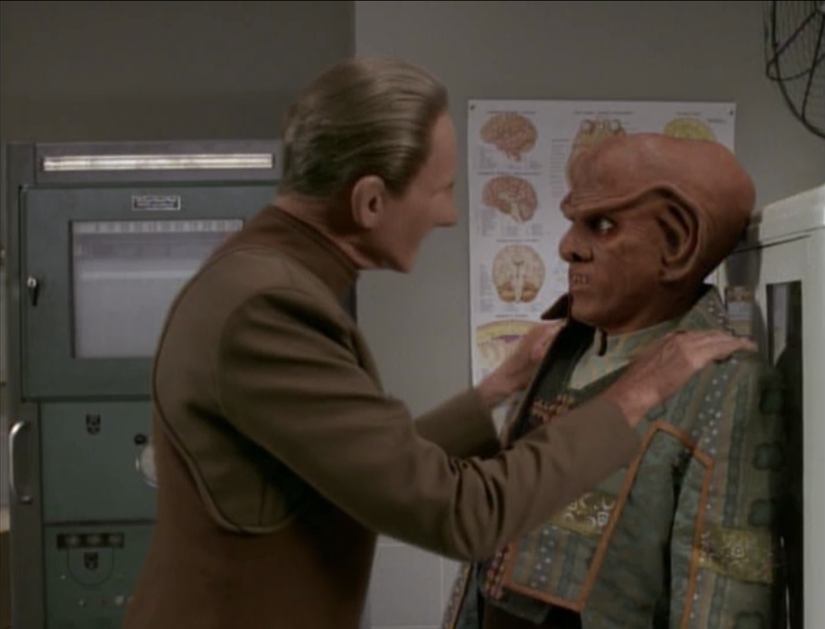 Quark Odo In Roswell Blank Meme Template