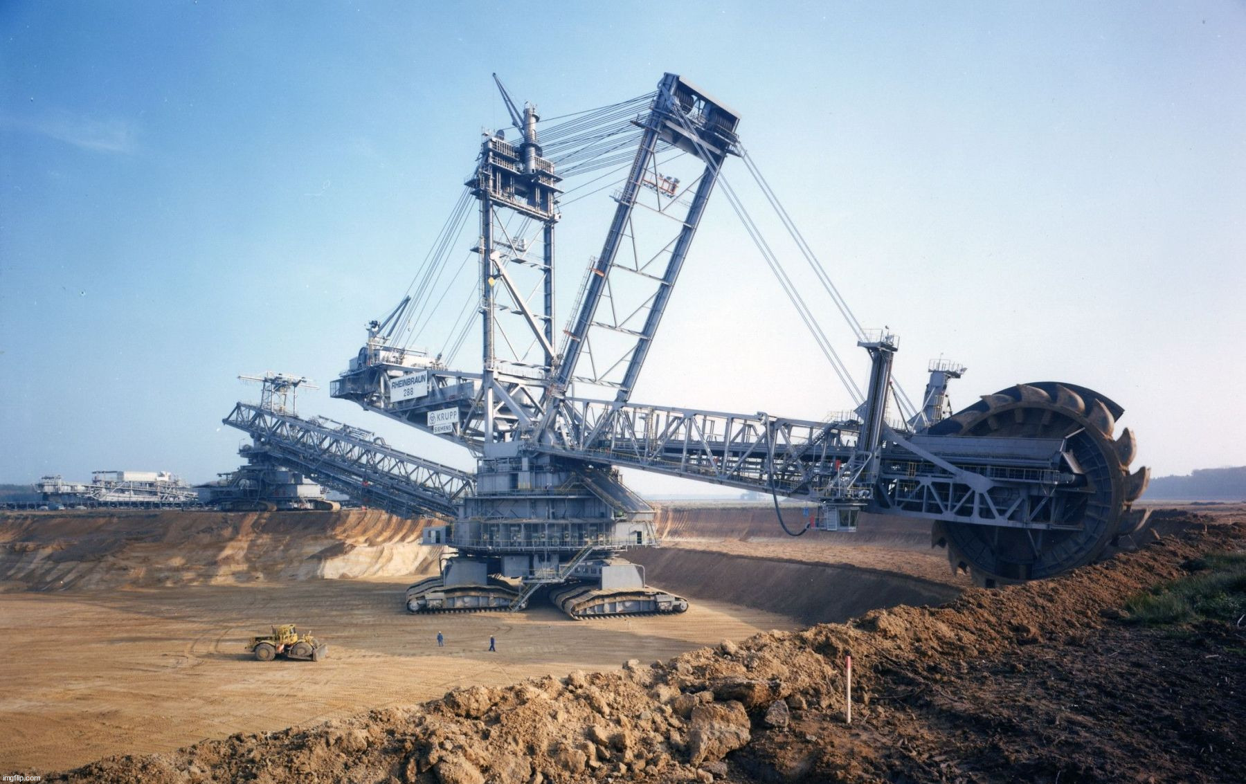The bagger 288, one of the largest land vehicles on earth | image tagged in awesome | made w/ Imgflip meme maker