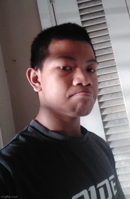 people be posting their faces now eh? | made w/ Imgflip meme maker