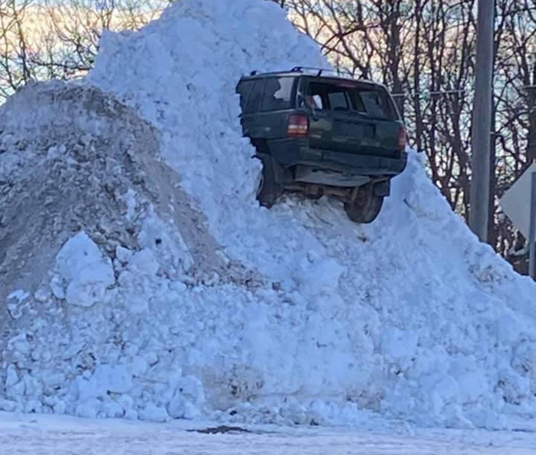 Car stuck in snow Blank Meme Template