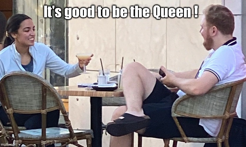 It's good to be the Queen ! | made w/ Imgflip meme maker