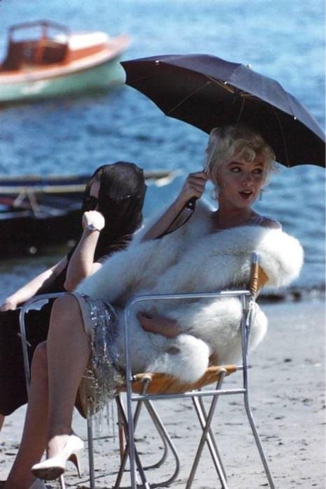 High Quality Marilyn Monroe umbrella Blank Meme Template