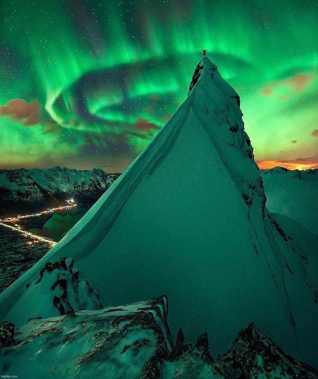 On top of the world | image tagged in awesome | made w/ Imgflip meme maker