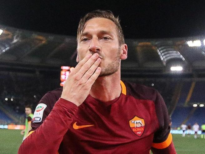 totti smack Blank Meme Template