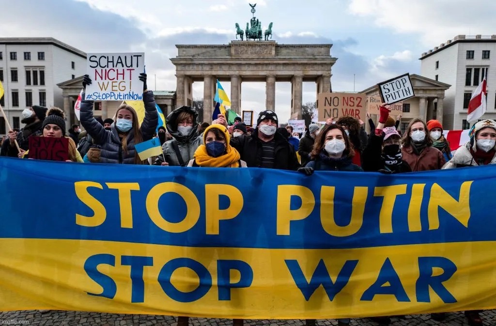 Germans stand in solidarity. | image tagged in german anti-putin protest,stop putin,stop war,ukrainian lives matter,ukraine,germany | made w/ Imgflip meme maker