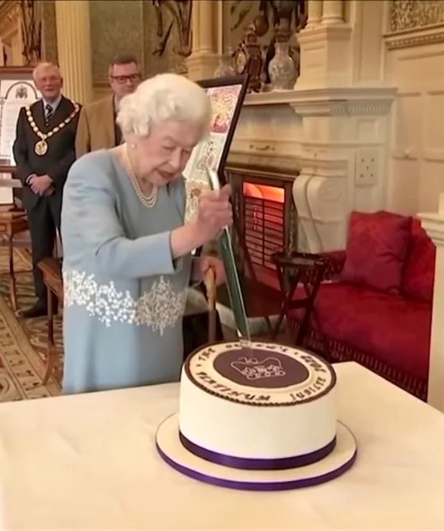 queen cutting cake Blank Meme Template