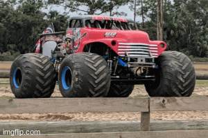 Vendetta Monster jam truck | image tagged in gifs,monsterjam,truck | made w/ Imgflip images-to-gif maker
