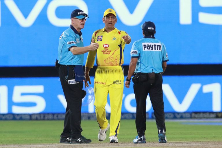 High Quality Dhoni Argues with Umpire Blank Meme Template