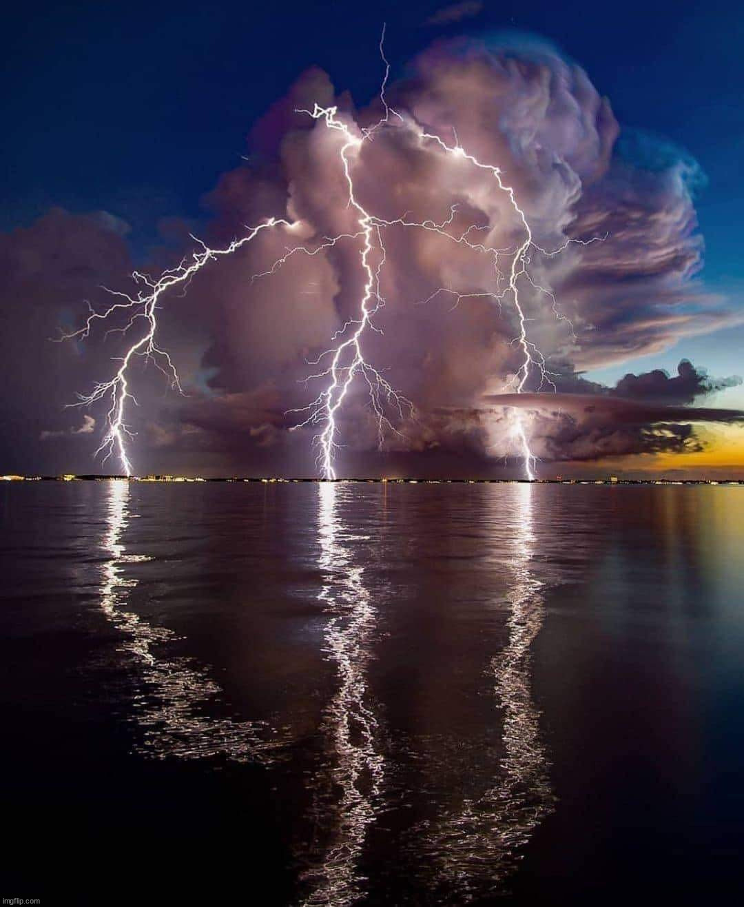 lightning | image tagged in awesome,lightning | made w/ Imgflip meme maker
