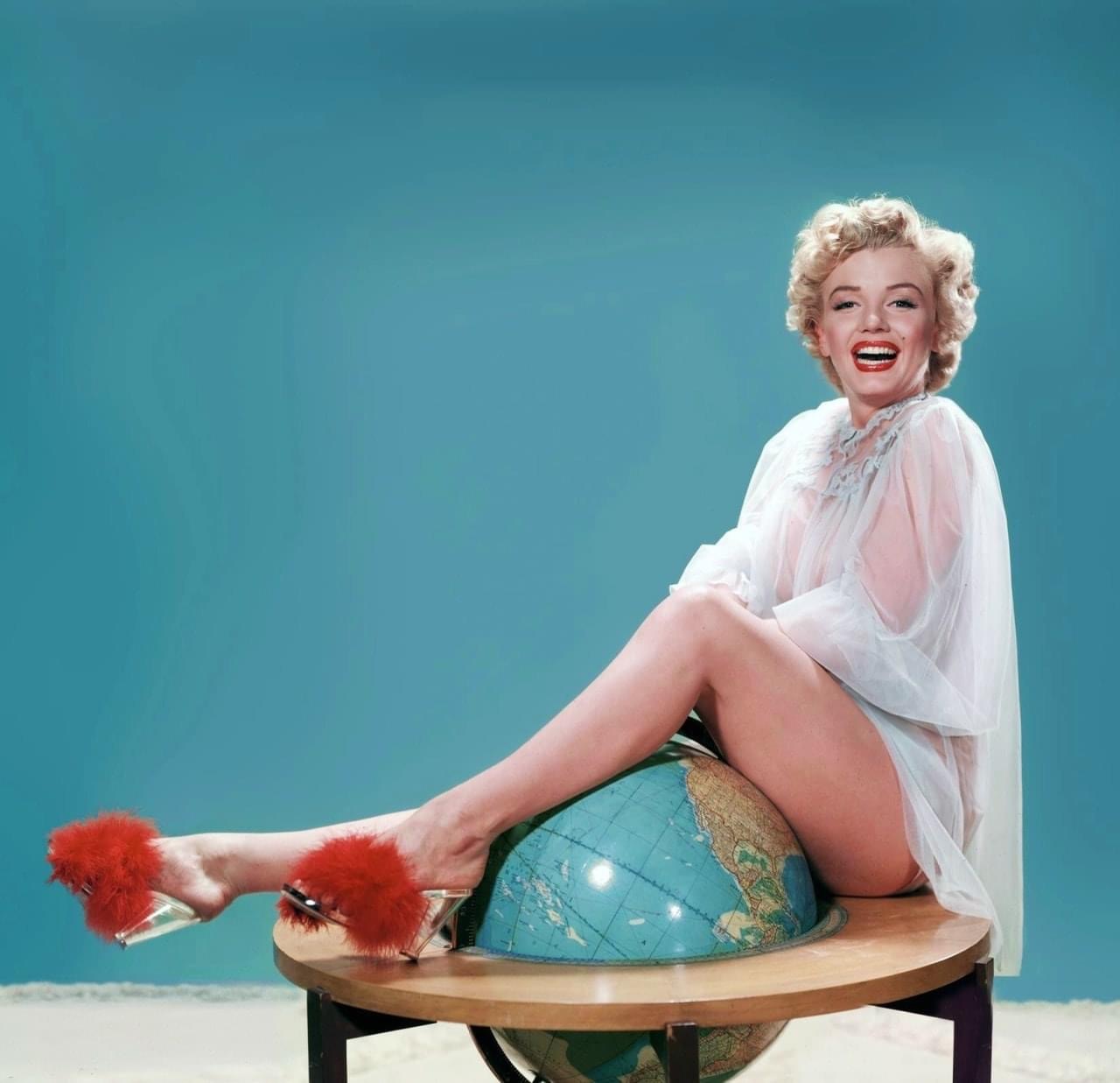 Marilyn Monroe globe Blank Meme Template