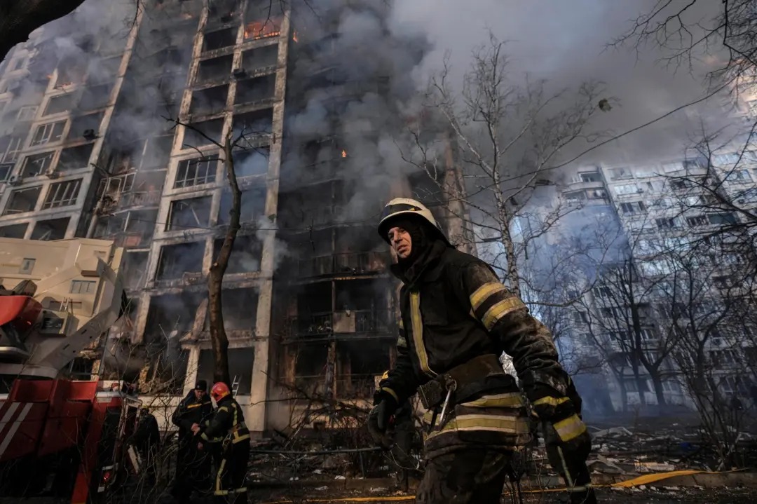 Putin blows up buildings with civilians inside Blank Meme Template
