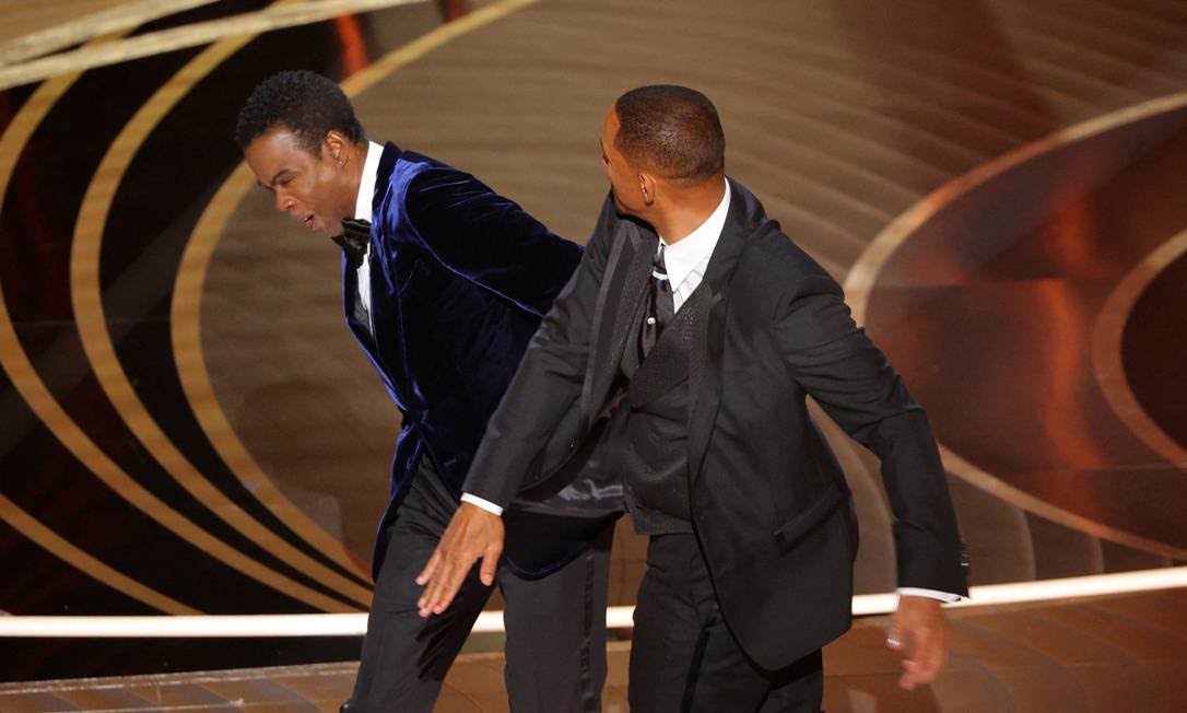 High Quality Will Smith smashes Chris Rock Blank Meme Template