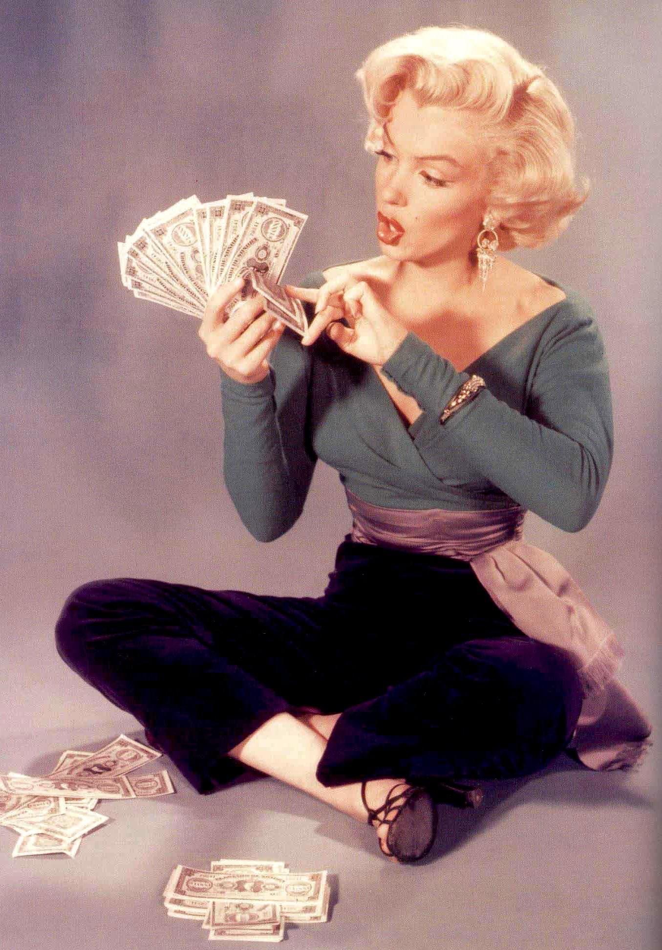 Marilyn Monroe counting money Blank Meme Template