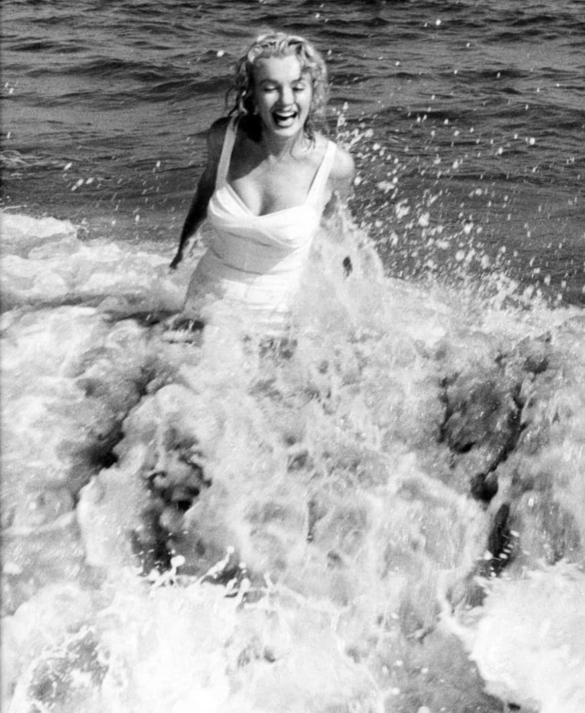 High Quality Marilyn Monroe ocean Blank Meme Template