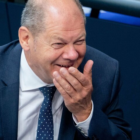 Scholz verprechen Blank Meme Template