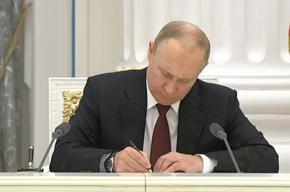 High Quality Putin writes in diary Blank Meme Template