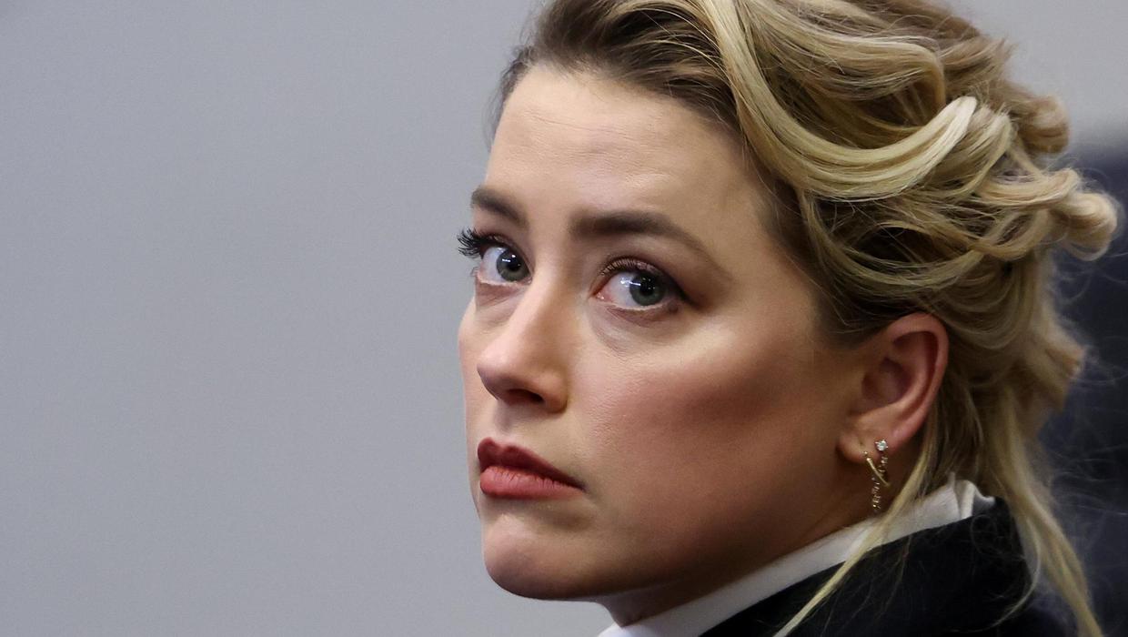 Amber Heard Blank Meme Template