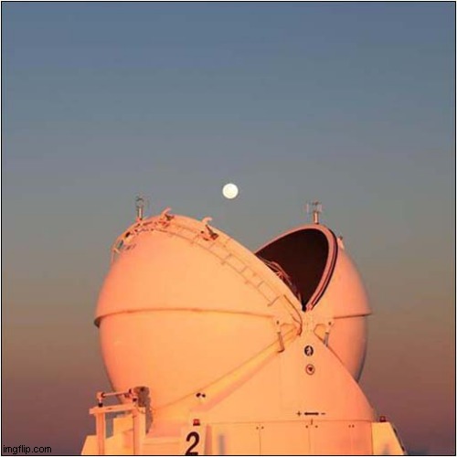 The Pac-Man Observatory ! | image tagged in pac man,perfectly timed photo | made w/ Imgflip meme maker