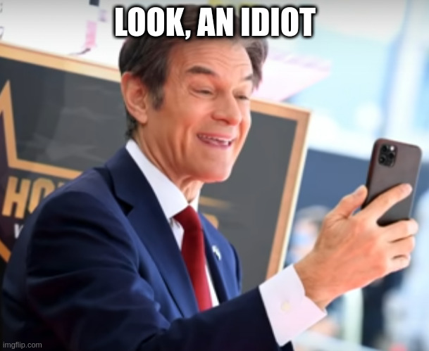 about to lose kind of smile | LOOK, AN IDIOT | image tagged in droz | made w/ Imgflip meme maker