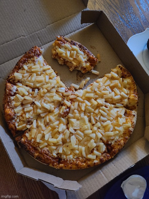 Try not to cringe | image tagged in cringe,pizza,pineapple pizza | made w/ Imgflip meme maker