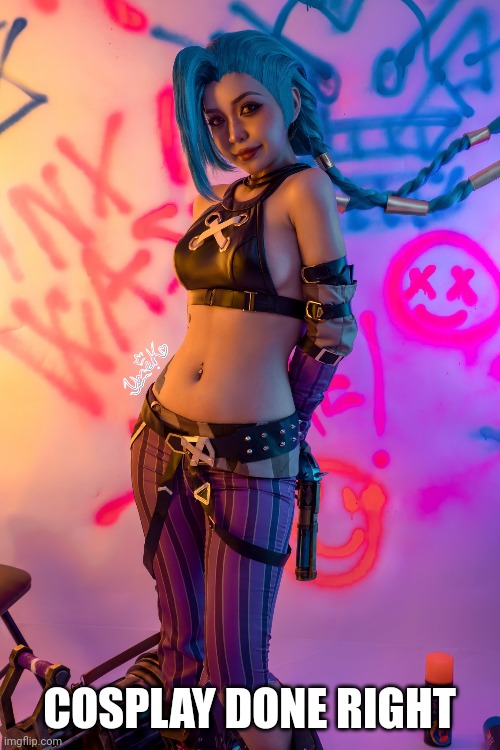 She knows how to do it | COSPLAY DONE RIGHT | image tagged in cosplay | made w/ Imgflip meme maker