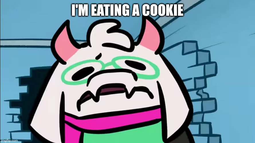 I'M EATING A COOKIE | image tagged in o _ 0 | made w/ Imgflip meme maker