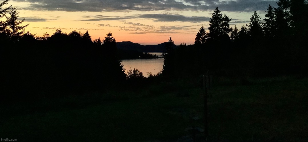 Beautiful Island sunset (I’m sorry for the bad quality, I made a sacrifice and took it on a *cough* iPad) | image tagged in awesome pics | made w/ Imgflip meme maker