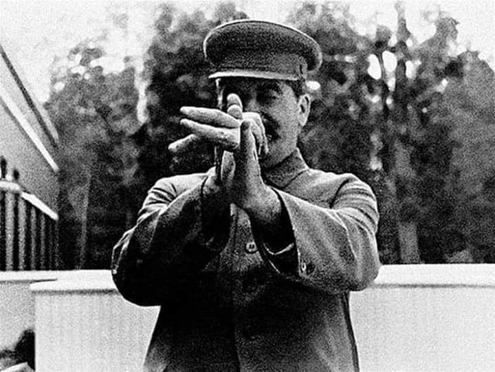 Easy dioporco Stalin applaude perché c'è figa! Blank Meme Template