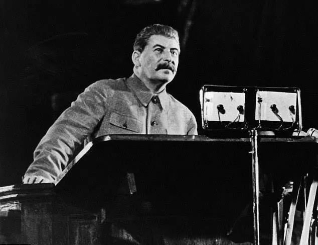 Stalin parla dioporco Blank Meme Template