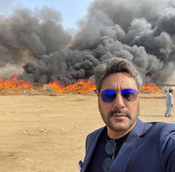 Selfie pakistan Blank Meme Template