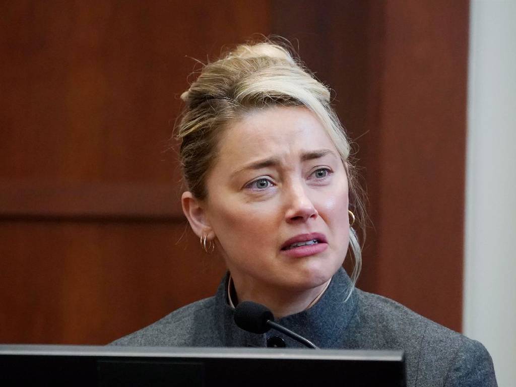 Amber Heard Crying Blank Meme Template