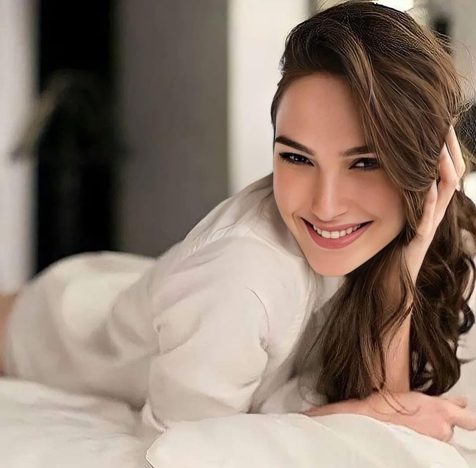 Gal Gadot Blank Meme Template