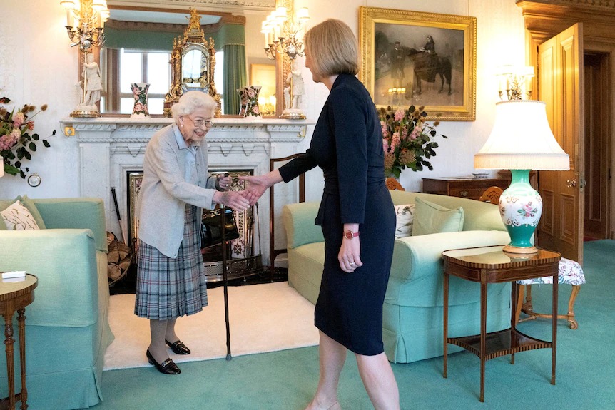 High Quality Liz Truss and Queen Elizabeth II Blank Meme Template