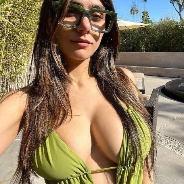 Mia Khalifa thicc glasses Blank Meme Template