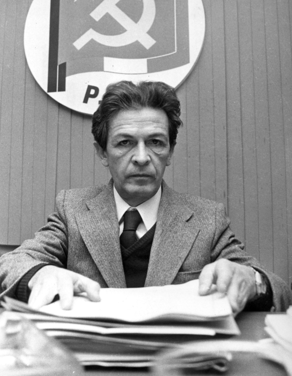 Berlinguer incazzato Blank Meme Template