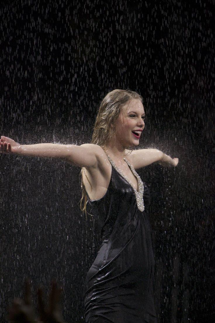 Taylor Swift in the rain Blank Meme Template