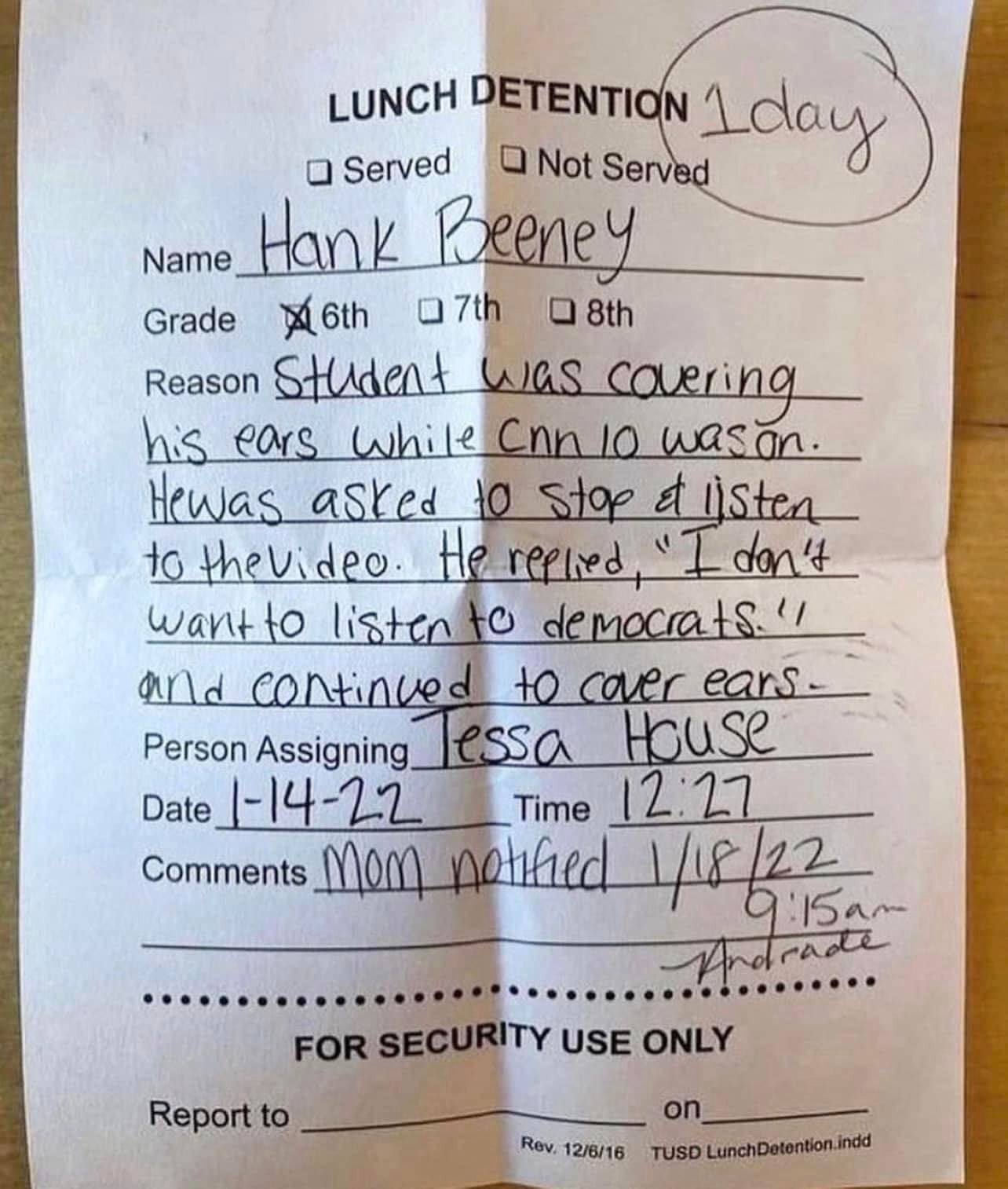 Smart kids don't listen to CNN | image tagged in cnn fake news,clinton news network,cnn crazy news network,cnn sucks,cnn crock news network,smart kids | made w/ Imgflip meme maker