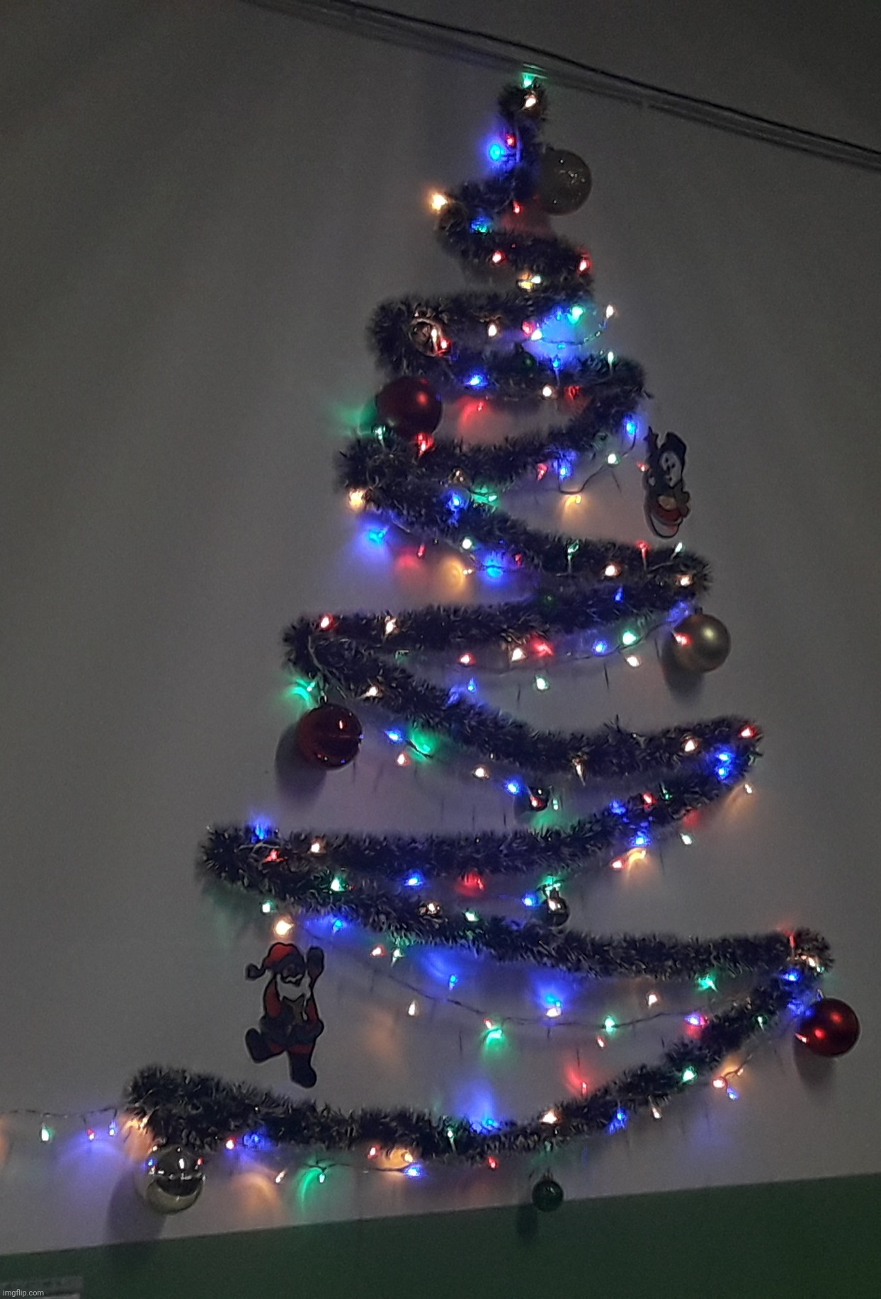 Minimalist Xmas tree | image tagged in xmas,christmas,christmas tree,style,santa claus,merry christmas | made w/ Imgflip meme maker