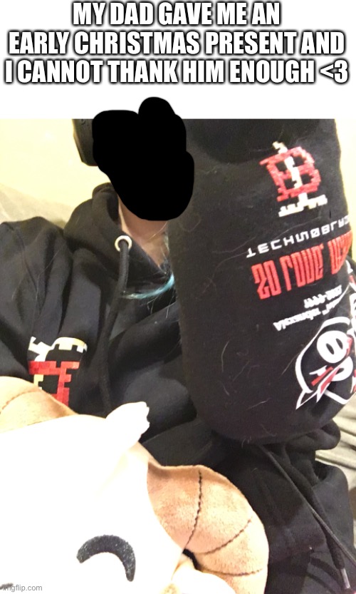 He gave me the techno hoodie and I almost started crying </3 | MY DAD GAVE ME AN EARLY CHRISTMAS PRESENT AND I CANNOT THANK HIM ENOUGH <3 | image tagged in technoblade,dream smp,christmas | made w/ Imgflip meme maker